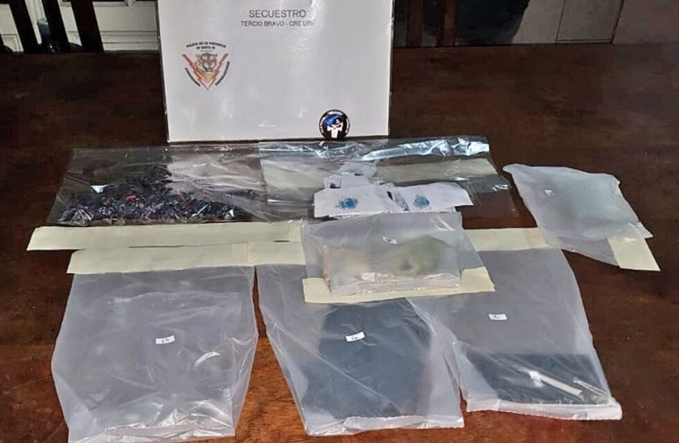 Cuatro detenidos con un centenar de bochas de cocaína