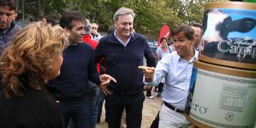 López, Ruggiero y el ministro de producción bonaerense Javier Tizado dialogando con emprendedores