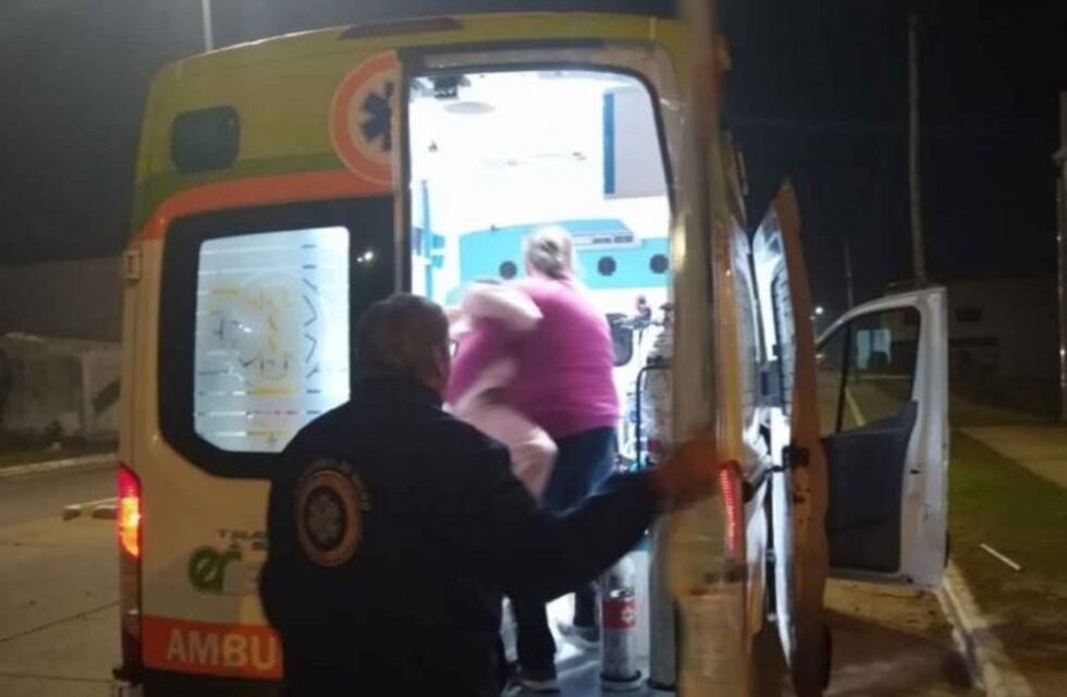El chofer de una ambulancia tuvo que asistir a una embarazada por no tener más personal