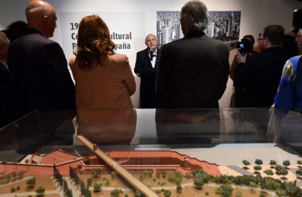 Lifschitz encabezó los festejos por los 25 años del Complejo Cultural Parque España