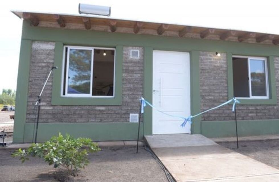 Está en Junín la primera casa del país construida con ladrillos de plástico reciclado