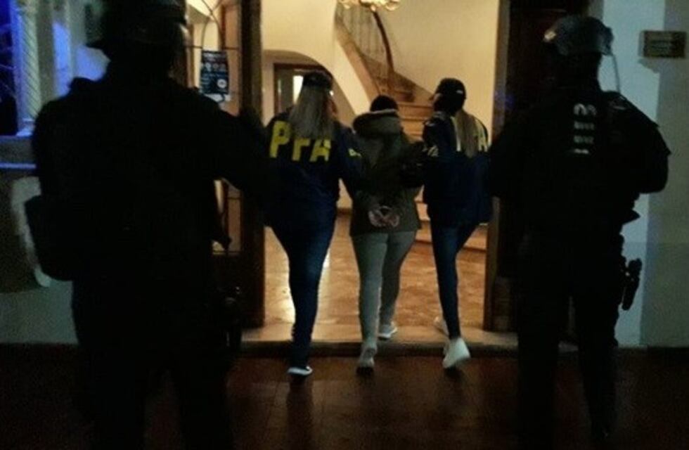 Policía Federal detiene a dos personas por narcomenudeo