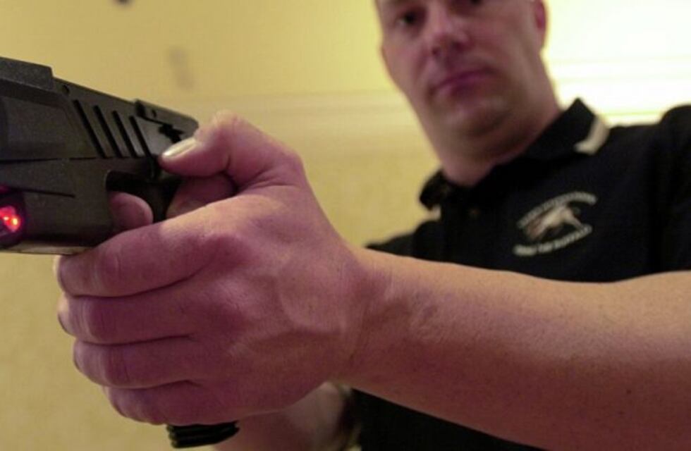 Salta podría ser una de las primeras provincias en usar las pistolas Taser
