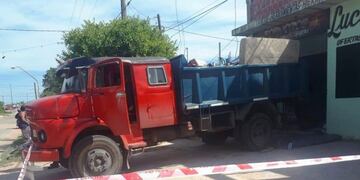 Una Joven falleció al ser atropellada por un camión volcador