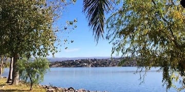 Costanera de Carlos Paz en invierno -ok- (Foto: web)\u002E