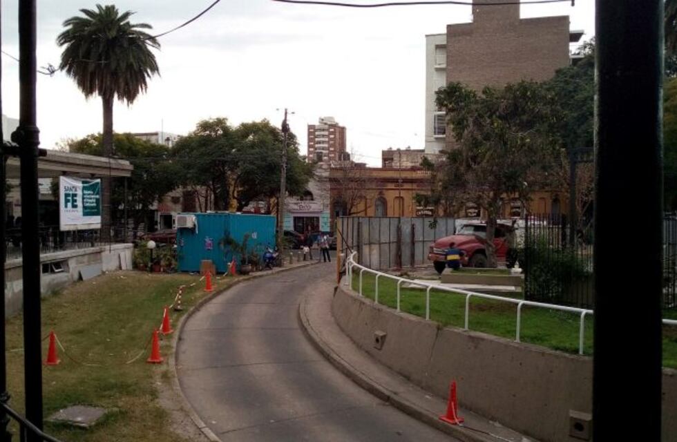 Buscan a dos personas que entraron a una casa de Funes y abusaron de un chico de 14 años