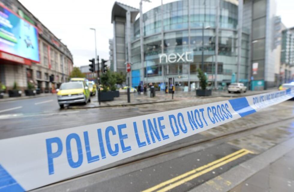 Cinco apuñalados y un detenido por un ataque con cuchillo en un centro comercial de Manchester