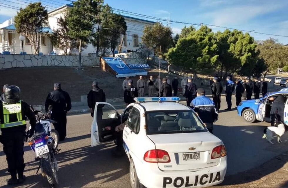 Sentido homenaje a prefecto asesinado en Puerto Deseado por cumplir con su deber