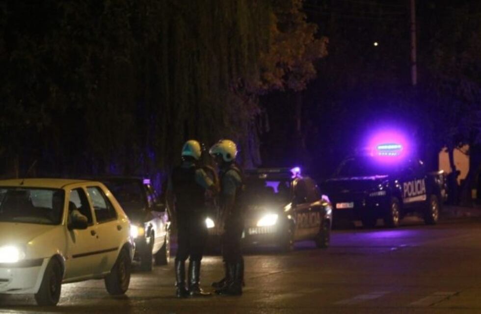Policías fingieron ser clientes e irrumpieron en una fiesta clandestina