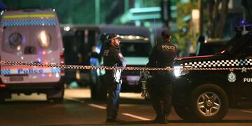 SYD\u002E Sydney (Australia), 29/07/2017\u002E- Australian Federal Police (AFP) and NSW Police officers are seen during counter-terrorism raids in Surry Hills, Sydney, New South Wales (NSW), Australia, 29 July 2017\u002E Four men have been arrested after the NSW Joint Counter Terrorism team conducted raids throughout Sydney suburbs late in the day\u002E (Terrorismo) EFE/EPA/SAM MOOY AUSTRALIA AND NEW ZEALAND OUT