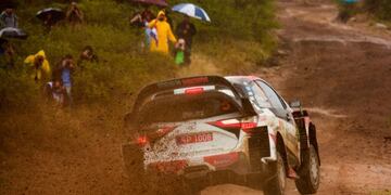 El británico Kris Meeke maneja su Toyota Yaris WRC, RC1 durante el Rally Argentina 2019, en Villa Carlos Paz, Córdoba (Argentina). EFE/STR.