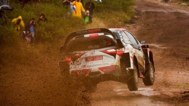 El británico Kris Meeke maneja su Toyota Yaris WRC, RC1 durante el Rally Argentina 2019, en Villa Carlos Paz, Córdoba (Argentina). EFE/STR.