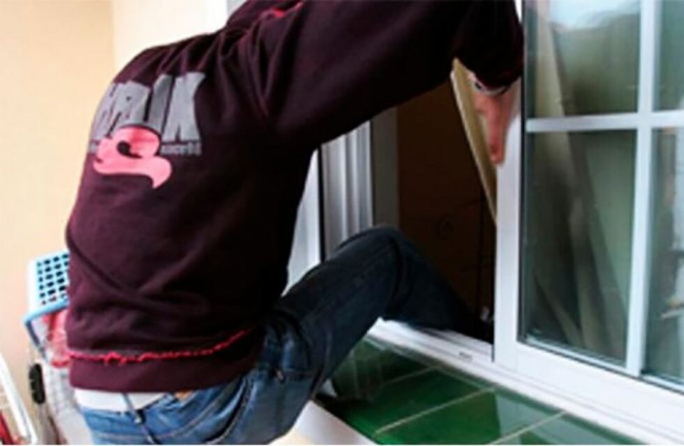 Robaron una vivienda en calle Uruguay al 100