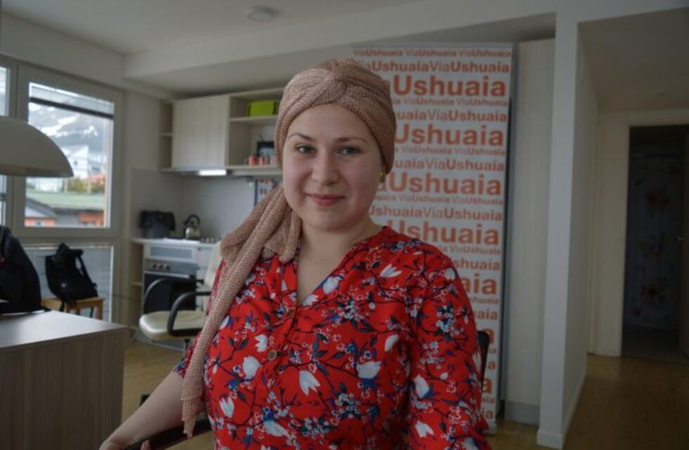 Sara Strac: la artista que retrata mujeres con cáncer de mama para concientizar y despojar prejuicios