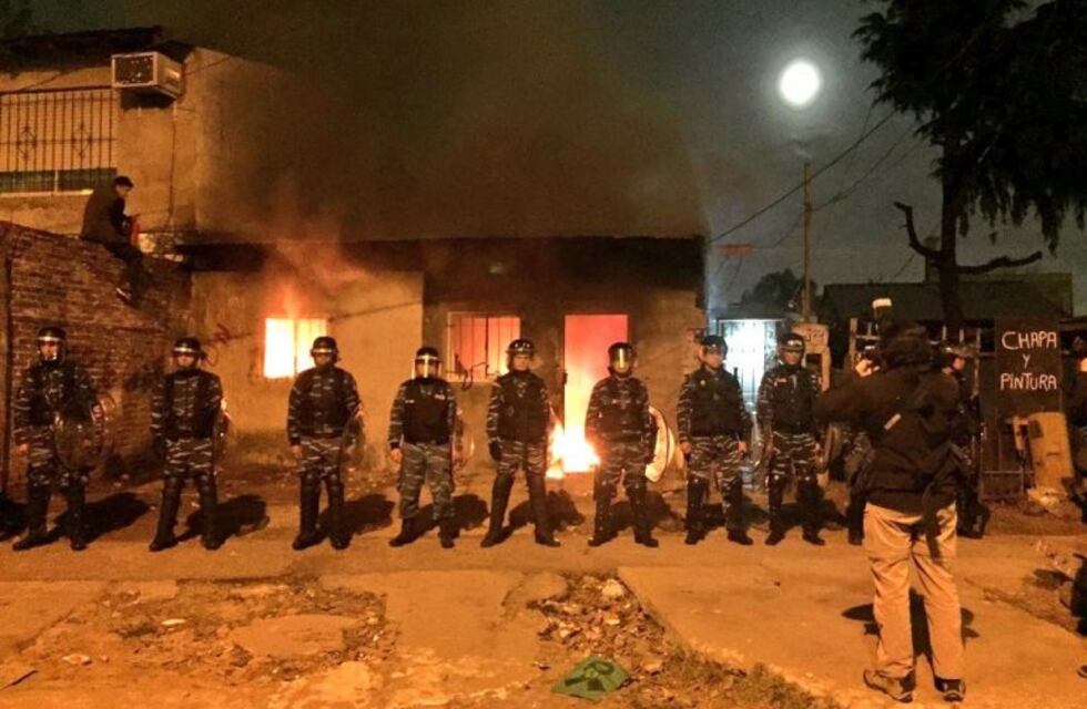 Lomas de Zamora: Vecinos incendiaron la casa del acusado del crimen de un nene de tres años