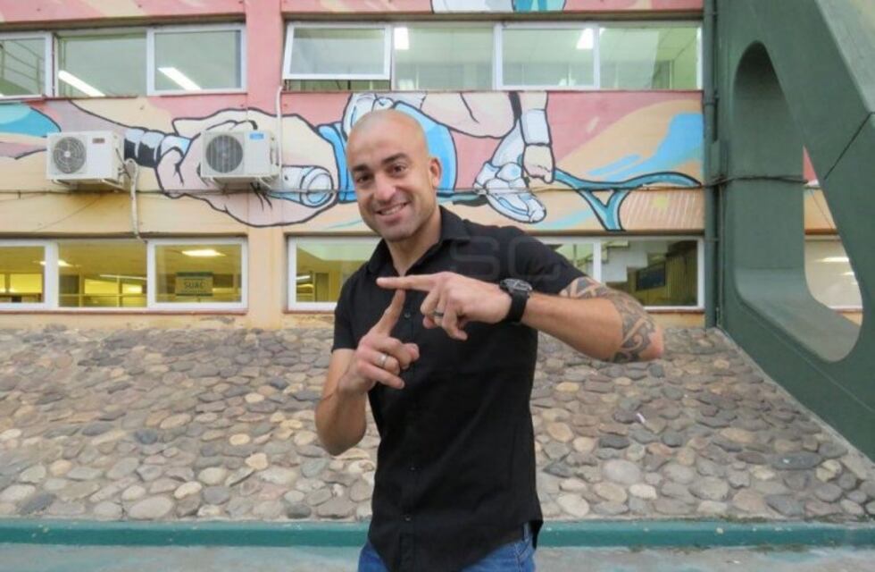 Santiago Silva, flamante refuerzo de la T, está en el Kempes