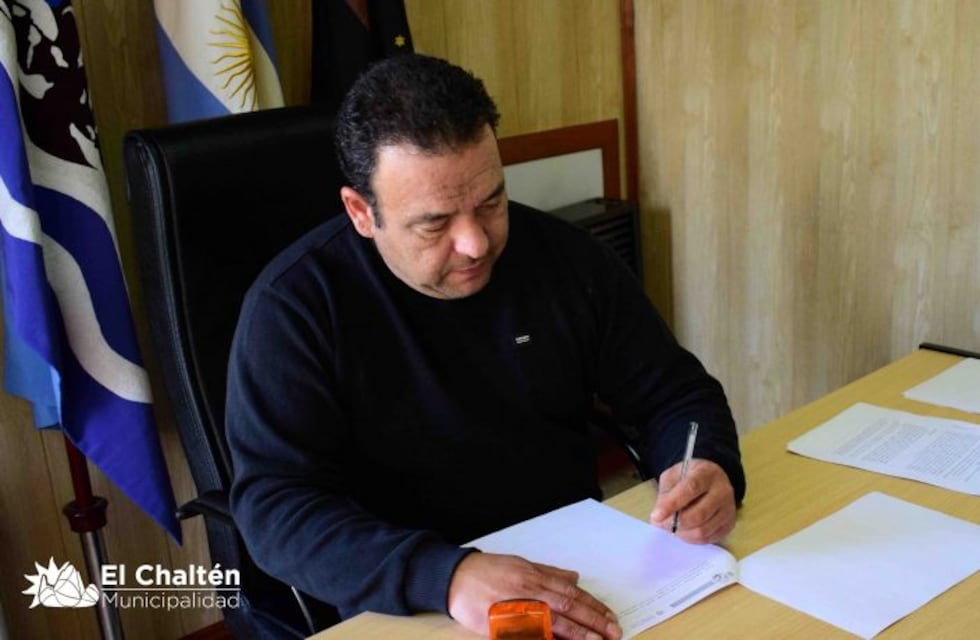 El Chaltén: el intendente Néstor Ticó firmó convenio para la reactivación turística