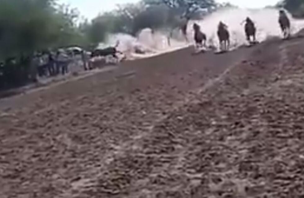 Viral: tremendo accidente en una carrera de caballlos en Luyaba