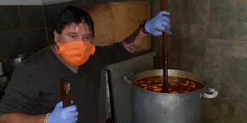 Los clubes sociales de Gualeguaychú cumplen un rol fundamental asistiendo a miles de familias carenciadas\u002E\nCrédito: Club Unión