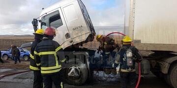 Se incendió un camión en la Ruta N°3 ingresando a la ciudad de Río Grande