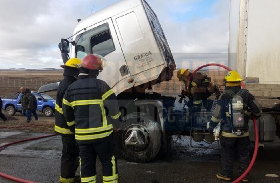 Se incendió un camión en la Ruta Nacional N°3 ingresando a la ciudad de Río Grande