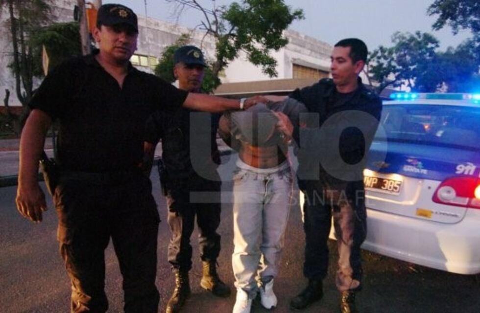 Ingresó un ladrón a su casa y se resistió el robo a los muletazos