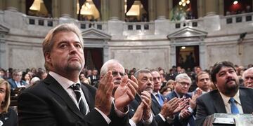 El senador Roberto Mirabella, en la asamblea legislativa (El Ciudadano de Rosario)