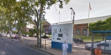 El estadllido se registró sobre el cruce de Rawson y Junín, donde actualmente se ubica una de las entradas de Alto Rosario Shopping\u002E (Google Street View)