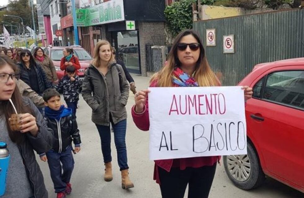 Docentes fueguinos de paro: realizarán apagón virtual y caravana de autos