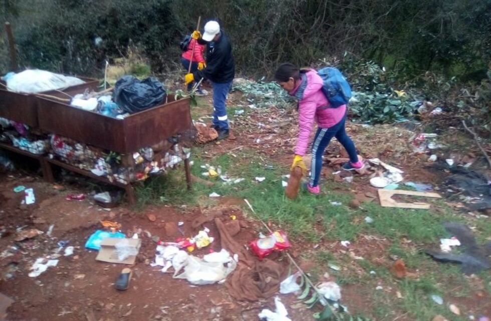 La municipalidad de Oberá, realiza trabajos de limpieza y eliminación de micro basurales