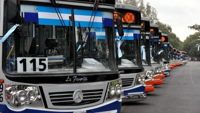 Colectivos de las empresas Semtur y La Mixta en Rosario.