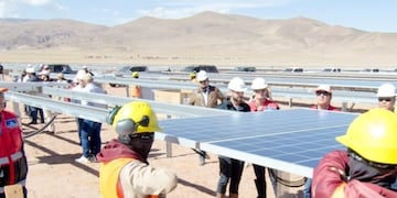 Montaje de la planta solar en Cauchari, Jujuy
