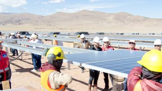 Montaje de la planta solar en Cauchari, Jujuy