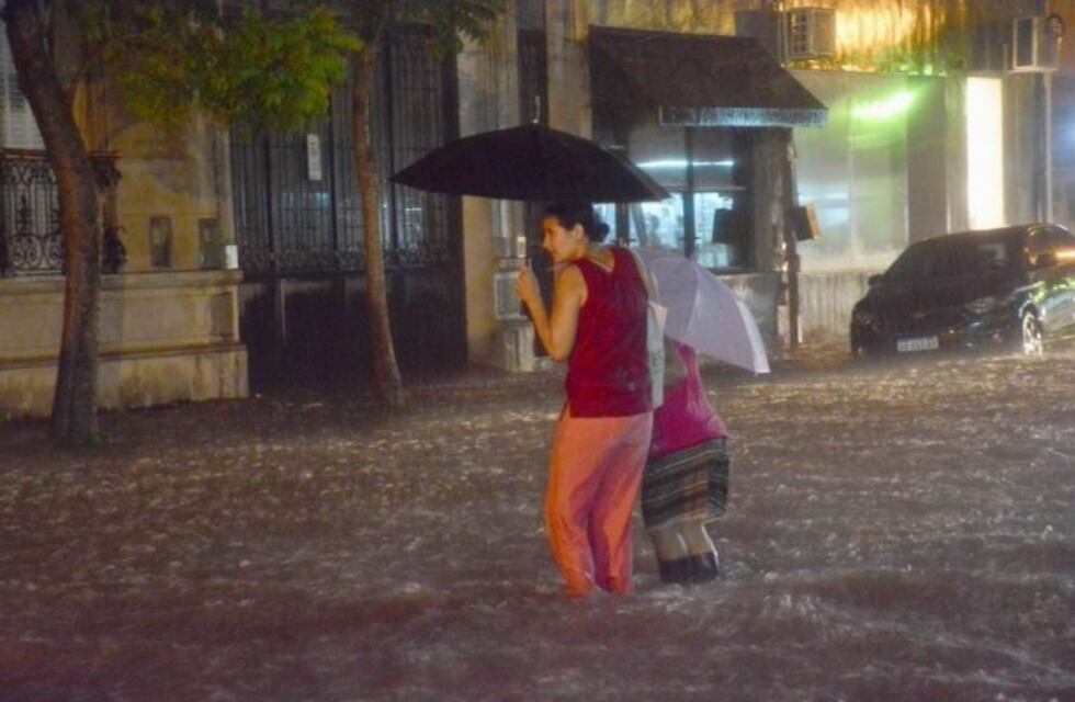 Un intenso temporal causó inundaciones y destrozos en Corrientes