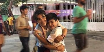 Gianinna Maradona y su hijo pasaron un mal momento en el partido entre Brasil y Argentina\u002E (Instagram)