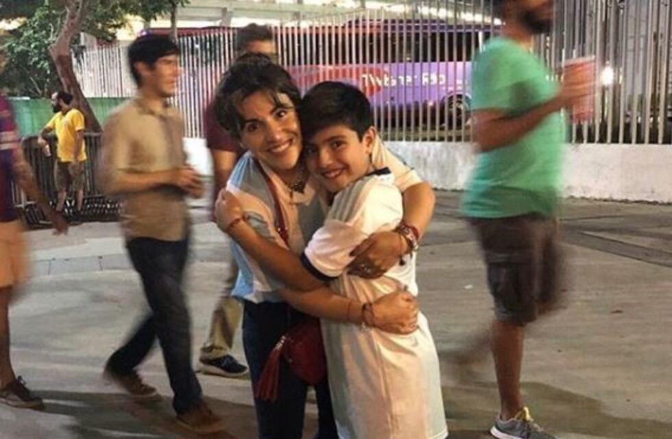 Gianinna Maradona y su hijo pasaron un mal momento en el partido entre Brasil y Argentina
