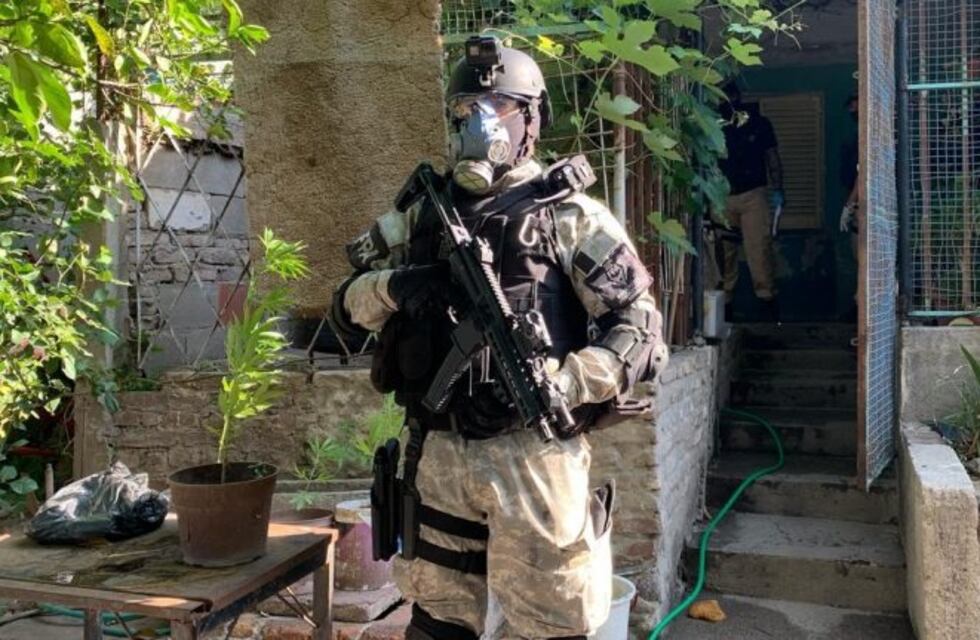 Detienen a una pareja por venta de drogas en barrio Villa Urquiza