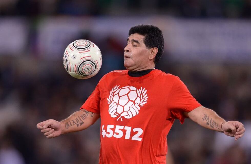 Maradona defendió a Messi y aseguró que dentro de la FIFA quedan muchos enemigos