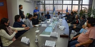 Petroleros: Vidal convocó a referentes políticos a esforzarse en defensa de trabajadores