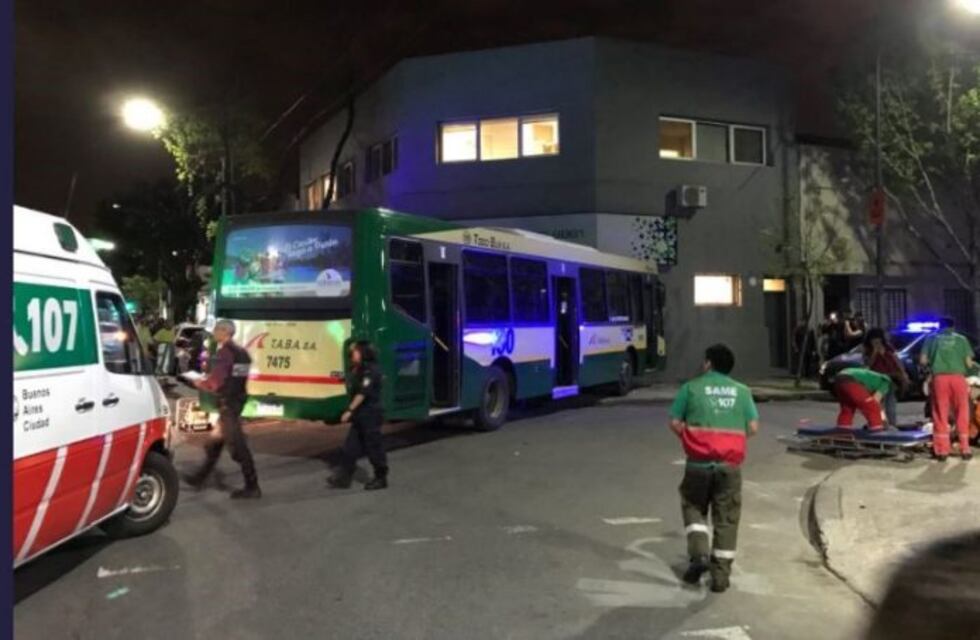 Un colectivo y un camión chocaron en Saavedra: cinco personas resultaron heridas
