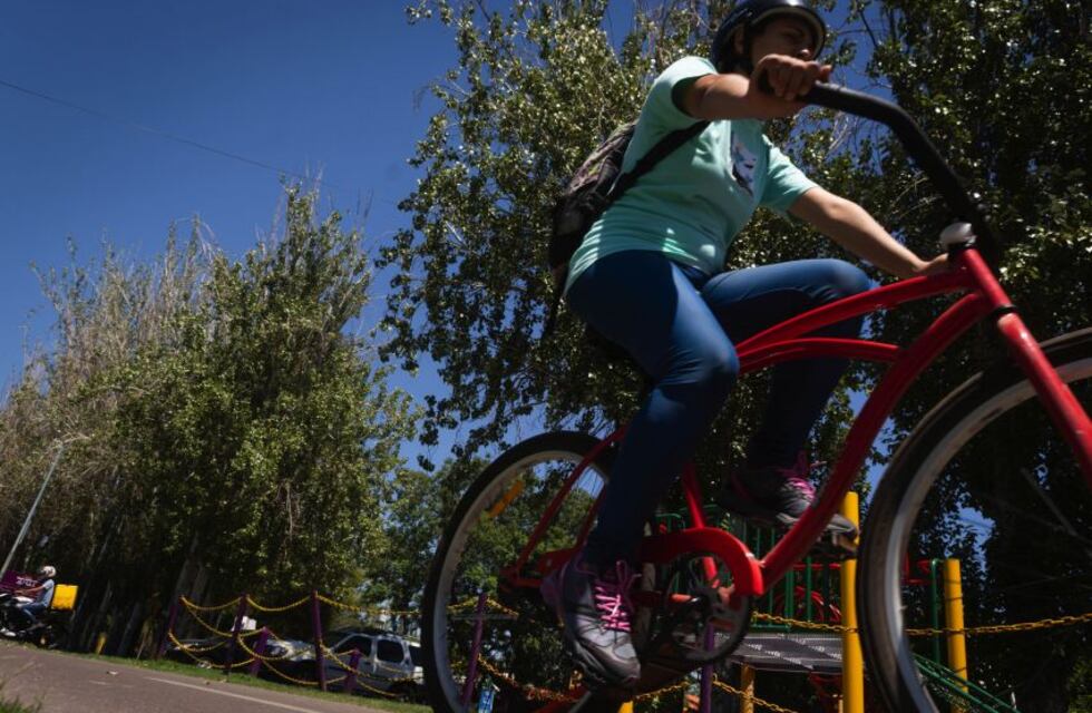Día del maestro: la ciudad de Mendoza organizó un bicitour para homenajear a los docentes