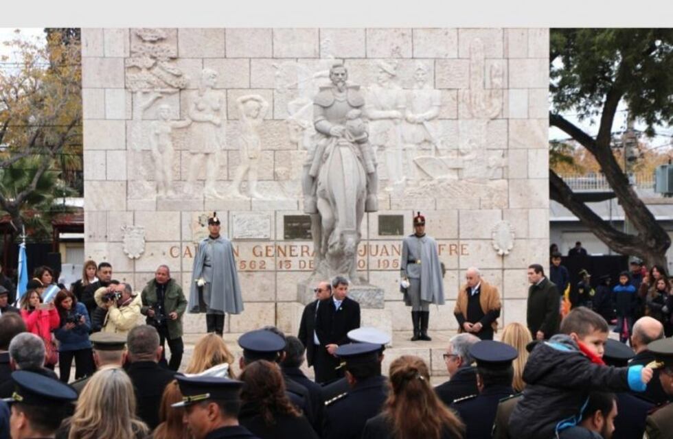 Sin alumnos, hubo menos público en el acto de la Fundación de San Juan