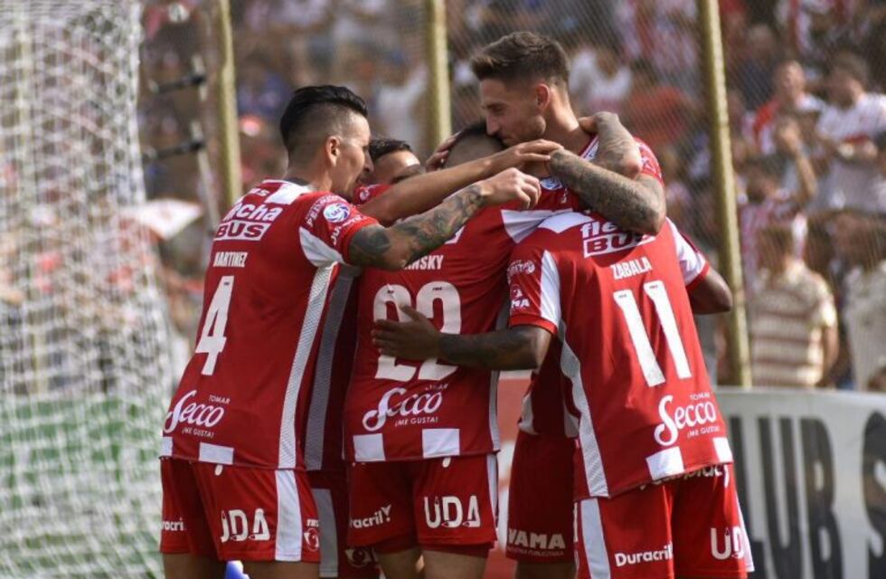 Unión goleó 3 a 0 a Lanús y se mete en la Sudamericana