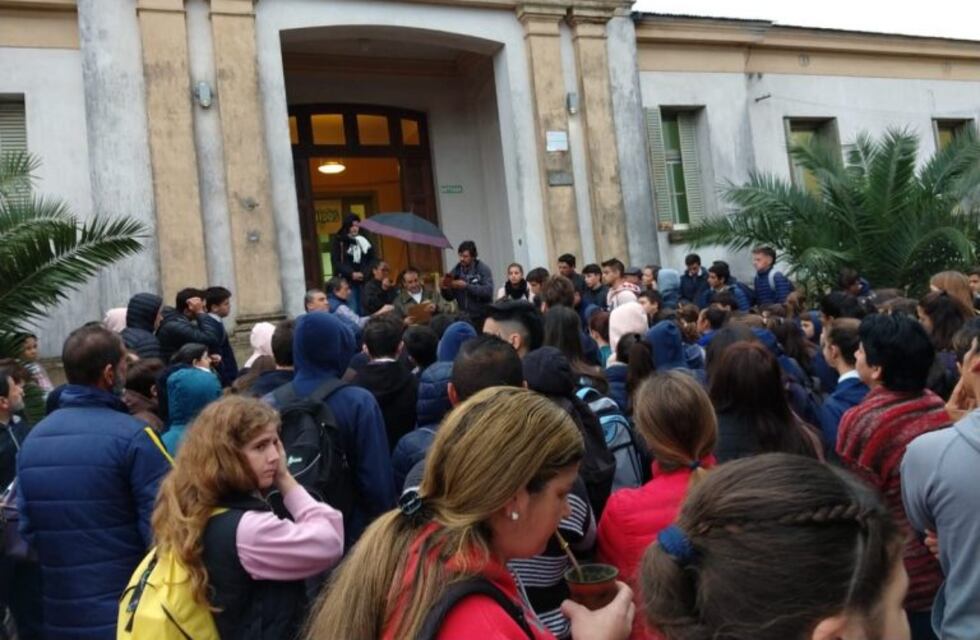 Protesta y reclamos de estudiantes del Instituto Agrotécnico
