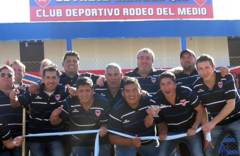 Rodeo del Medio inauguró su estadio con mucho ruido y color