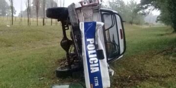 Así quedó un patrullero que volcó en la Ruta 3 durante la tormenta
