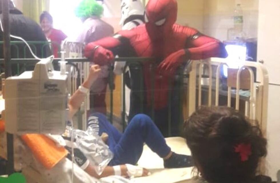 El conmovedor gesto de El Hombre Araña y Darth Vader con niños que tienen cáncer