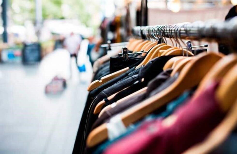 Habilitaron la venta de indumentaria y calzado en Bahía