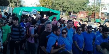 Los ex empleados repudiaron el jueves la orden de desalojo para el acampe\u002E (Facebook)