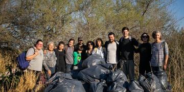 Alta Gracia Somos Todxs una campaña con acciones: limpiaron una zona del arroyo